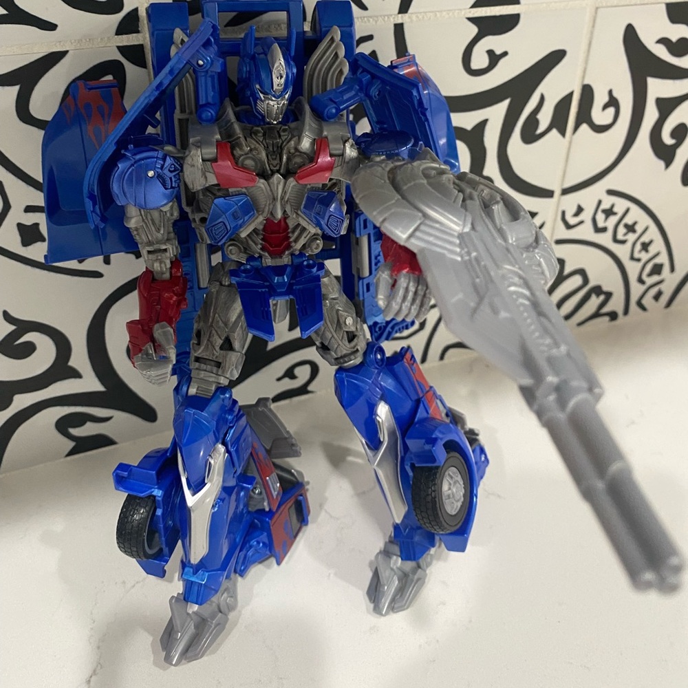 Transformers The Last Knight PREMIERE EDITION Leader Class Optimus Prime Figure